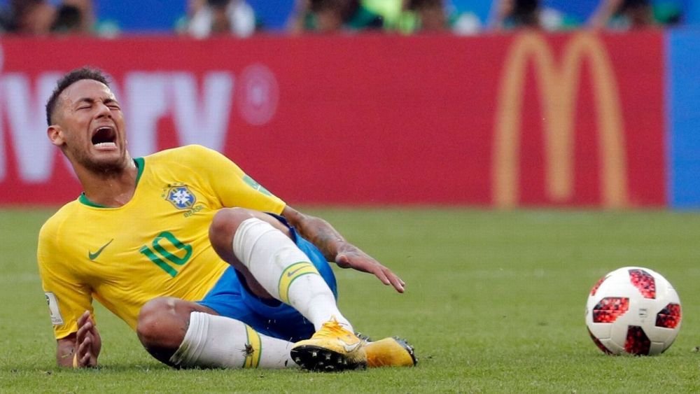 Neymar, IRONIZAT in Brazilia dupa ce a recunoscut ca exagereaza: Si-a tras singur un glont in picior! VIDEO
