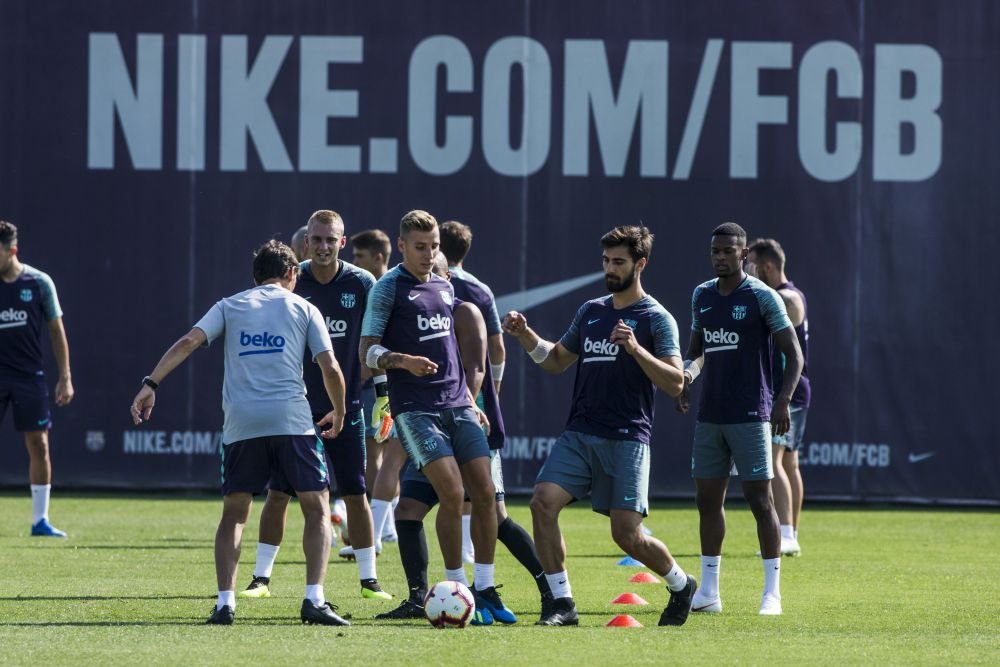 OFICIAL! Barcelona a vandut un jucator in Premier League! Cati bani incaseaza catalanii