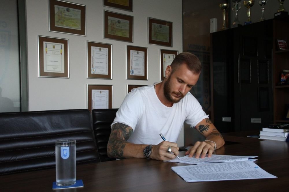 Universitatea Craiova a anuntat un nou transfer de top! Ce jucator adus din Italia a semnat in urma cu putin timp
