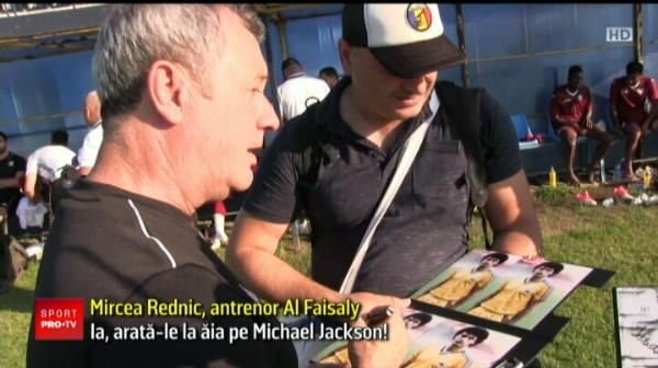 Uite aici! Ca Michael Jackson arat! GENIAL! Ce poze le-a aratat Rednic arabilor :))