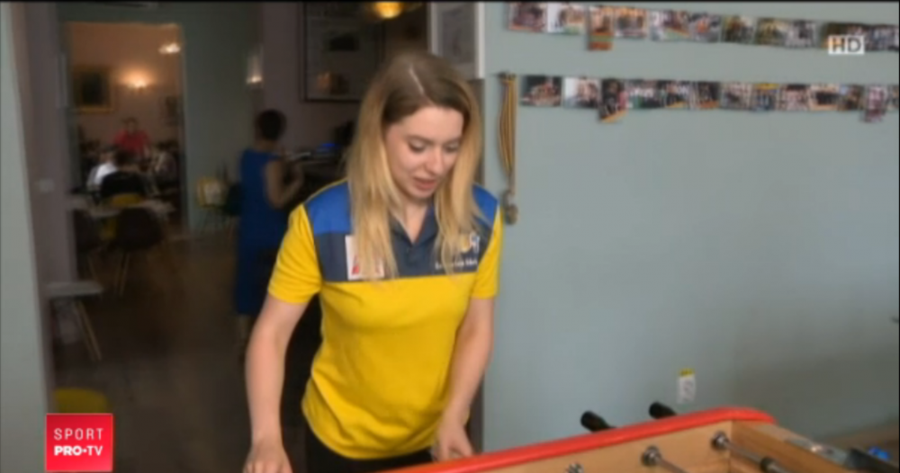 E cea mai buna din lume! Romanca face spectacol la fotbalul de masa si se compara cu Halep