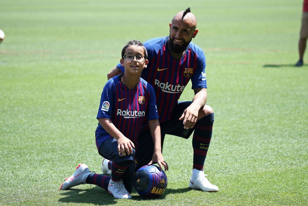 Vidal i-a surprins pe fanii Barcei la prezentarea oficiala: