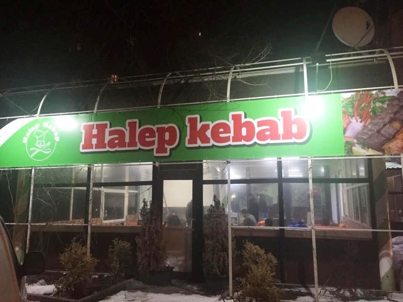 Una dintre cele mai mari si mai vizitate shaormerii din Chisinau poarta numele