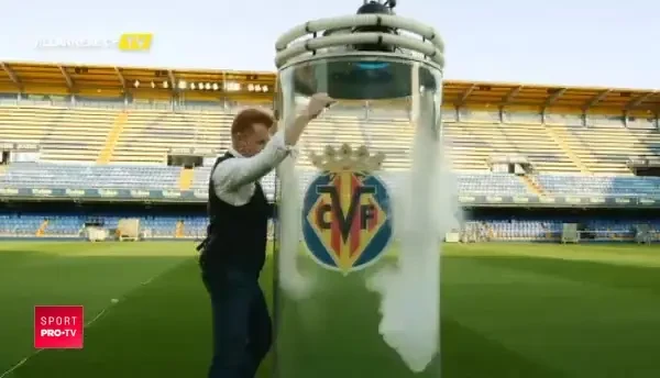 Cea mai tare PREZENTARE de jucator! Magicianul l-a facut sa apara pe stadion!