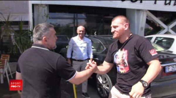 Arnold si Stallone s-au intalnit azi intr-un bar din Romania :) Doroftei l-a primit pe Morosanu in barul transformat in muzeu