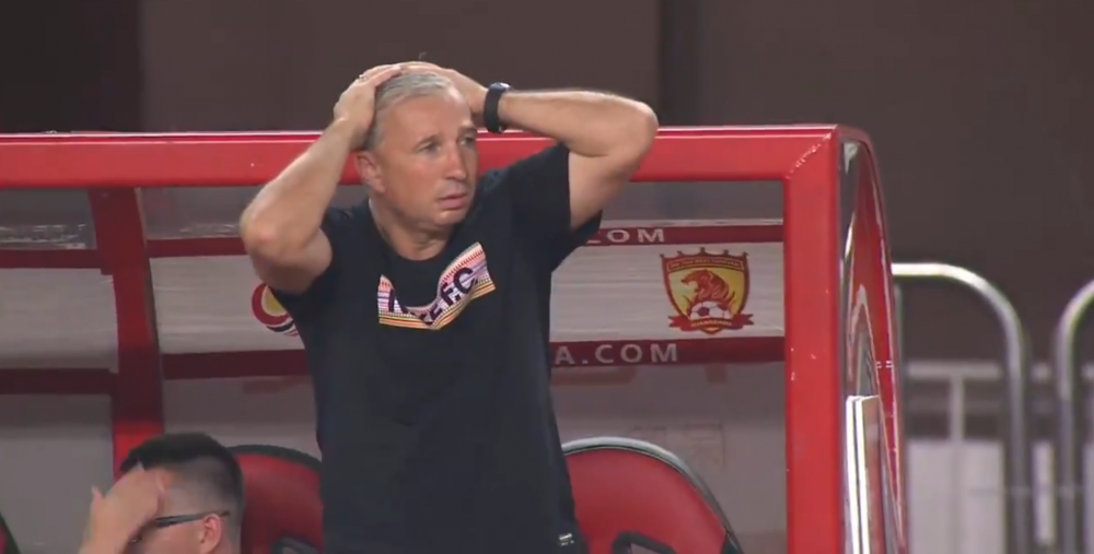 Petrescu a INNEBUNIT pe margine! Ce a patit echipa lui la ultimul meci din China