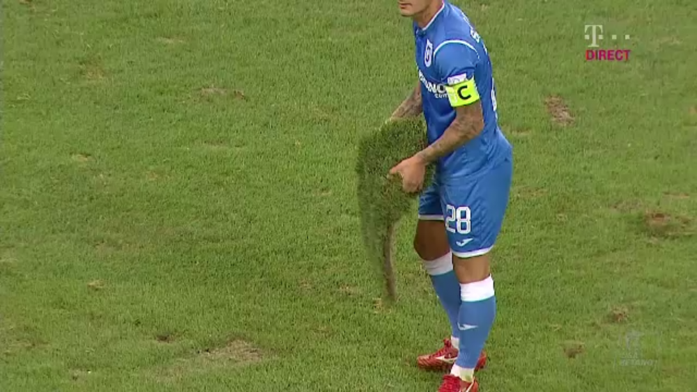 Imagini IREALE dupa meciul Craiovei! Mitrita a zdrobit o brazda URIASA de pamant. Ce s-a intamplat pe teren