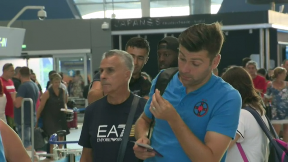 RAPID VIENA - FCSB, joi, 21:30 in direct la PRO TV | Gnohere, star pe aeroport! Ce i s-a intamplat la plecarea spre Austria