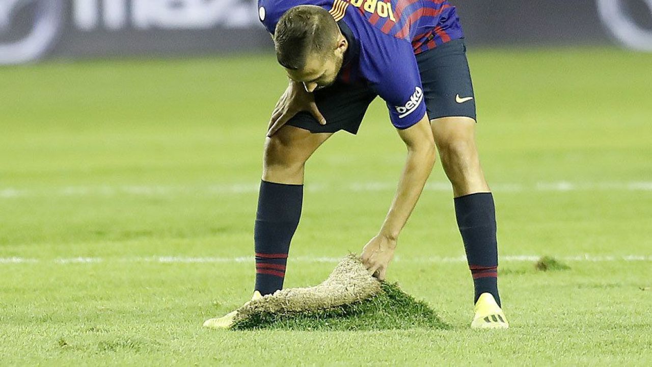 Barcelona, revoltata: gazon