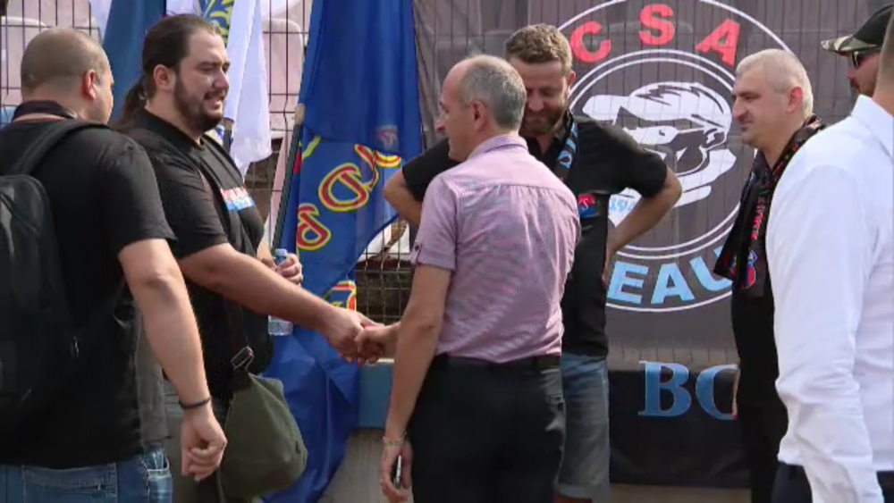 Talpan, aparitie surpriza in Ghencea! Ce s-a intamplat cand s-a apropiat de comandantul CSA_3