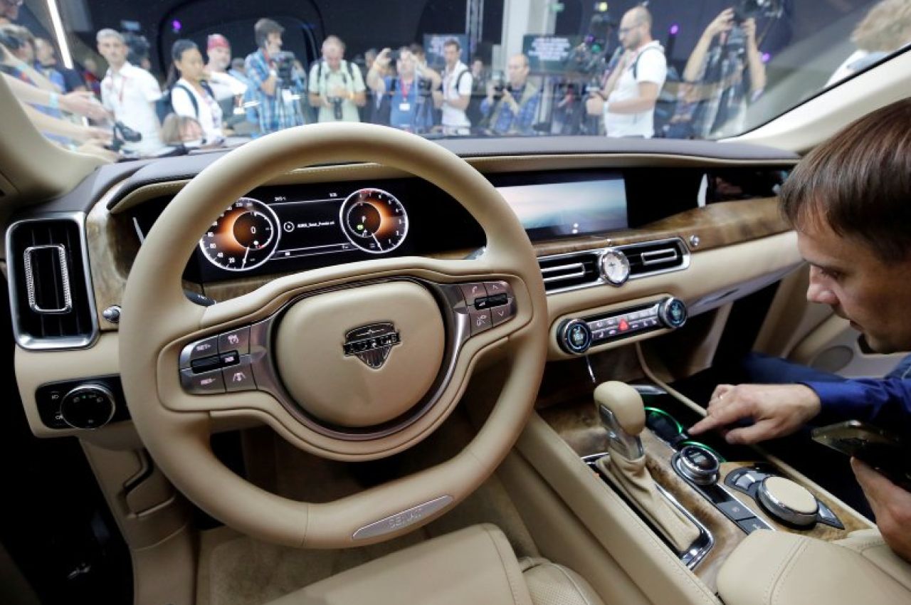 Masina lui Putin se vinde la liber! Cat costa mandria industriei auto din Rusia // FOTO_2