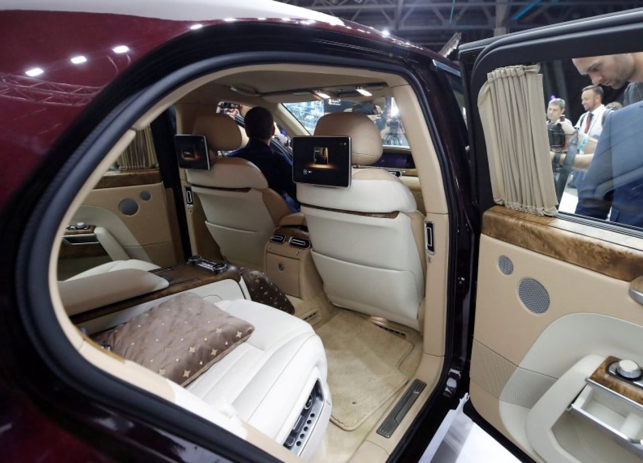 Masina lui Putin se vinde la liber! Cat costa mandria industriei auto din Rusia // FOTO_4