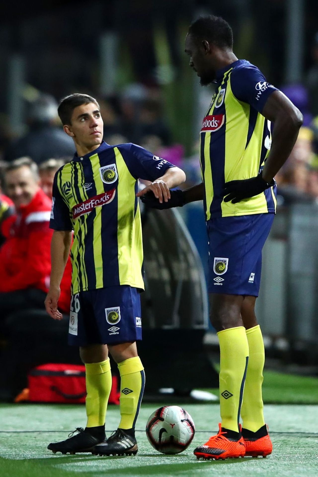 Usain Bolt a debutat ca fotbalist la Central Coast Mariners! Jamaicanul a fost aproape sa marcheze | FOTO&VIDEO_6