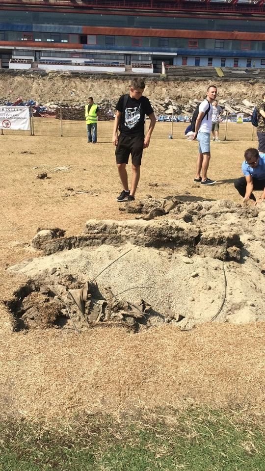 Ramas bun, Ghencea! Peluza Sud a facut spectacol printre ruine: 