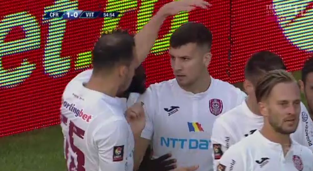 CFR CLUJ 1-2 VIITORUL | Vodut reuseste golul campionatului cu o executie SUBERBA de la mijlocul terenului! Hagi marcheaza din penalty!_5