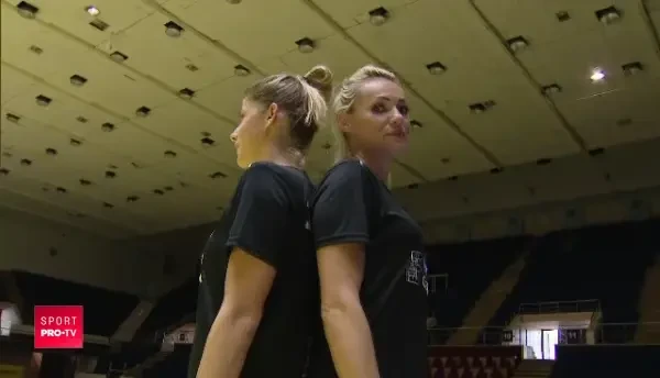 ROMANIA - MUNTENEGRU, LIVE PRO TV, 21:45 | La fotbal e razboi, la handbal prietenie! Ce spun Iulia Curea si Majda Mehmedovic, handbalistele CSM-ului