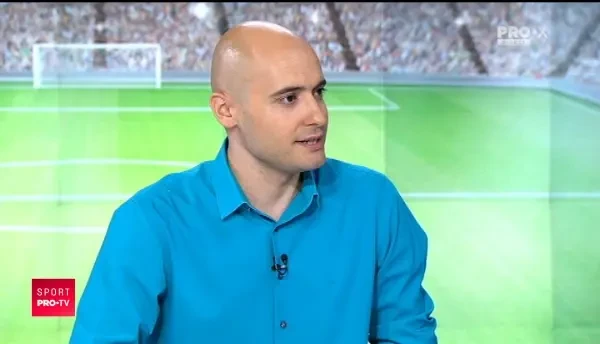 FOC si EXPLOZII: nebunie pe Anfield! Mii de oameni au incalcat ORICE regula si s-au dus la stadion! Politistii, DISPERATI pe strazi la petrecerea de titlu a lui Liverpool! Super-imagini!_8