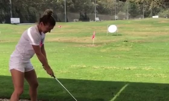 Halep a schimbat sportul :) A jucat golf: vedeta care i-a fost partener | VIDEO