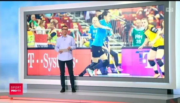 Neagu si fetele de la CSM si-au pus manusile si au strans gunoiul! Au fost ajutate de o legenda a sportului romanesc