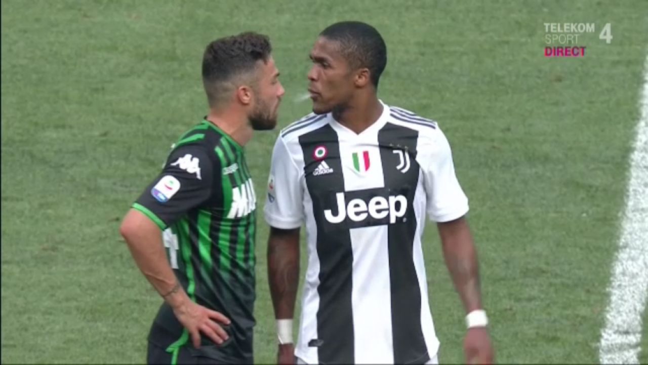 Momentul SCANDALOS care umbreste ziua MAGICA a lui Ronaldo! L-a SCUIPAT in fata dupa ce i-a dat un cap in gura! Gest SCANDALOS pe teren_3