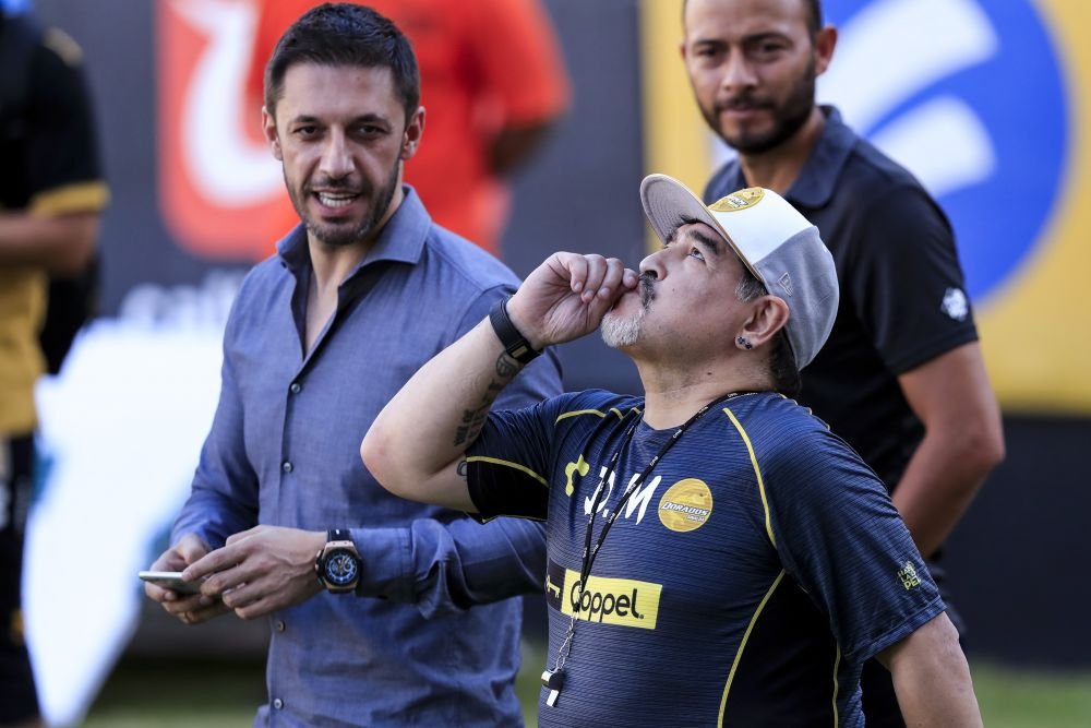 VIDEO | SHOW TOTAL pe banca: Maradona a castigat meciul de debut din Mexic si s-a dezlantuit! Record dupa 56 de partide