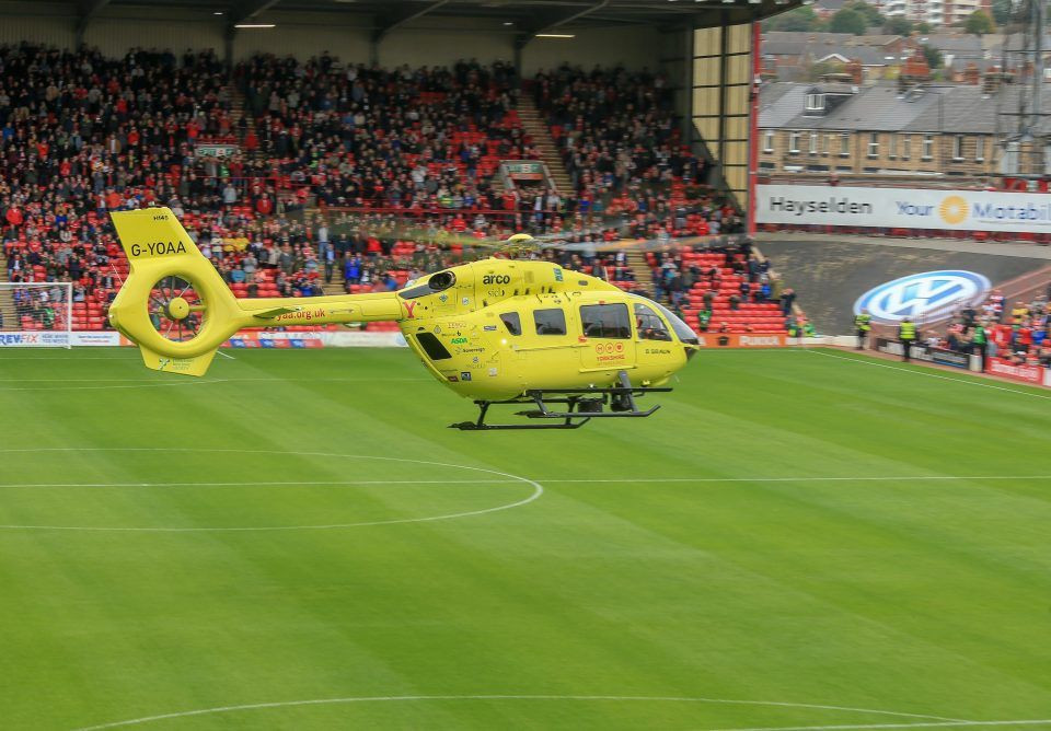Clipe de groaza la un meci din Anglia! A lesinat si a fost nevoie de interventia medicilor