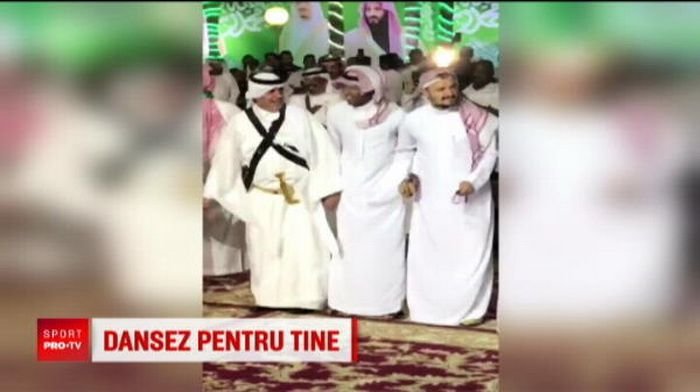 Radoi se amuza pe seama lui Sumudica si Budescu: Zici ca sunt de acolo! Cum au dansat romanii cu sabii in mana de ziua nationala a Arabiei Saudite