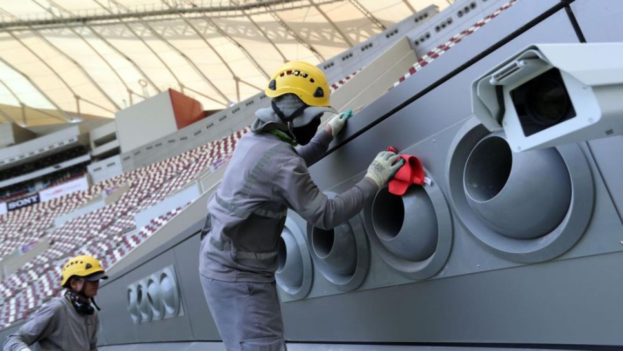 Adevaratul motiv! De unde a venit aerul polar in Romania: arabii testeaza aerul conditionat de pe stadioane, pentru Mondialul din 2022 :)_1