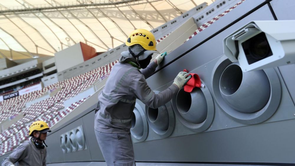 Adevaratul motiv! De unde a venit aerul polar in Romania: arabii testeaza aerul conditionat de pe stadioane, pentru Mondialul din 2022 :)_1
