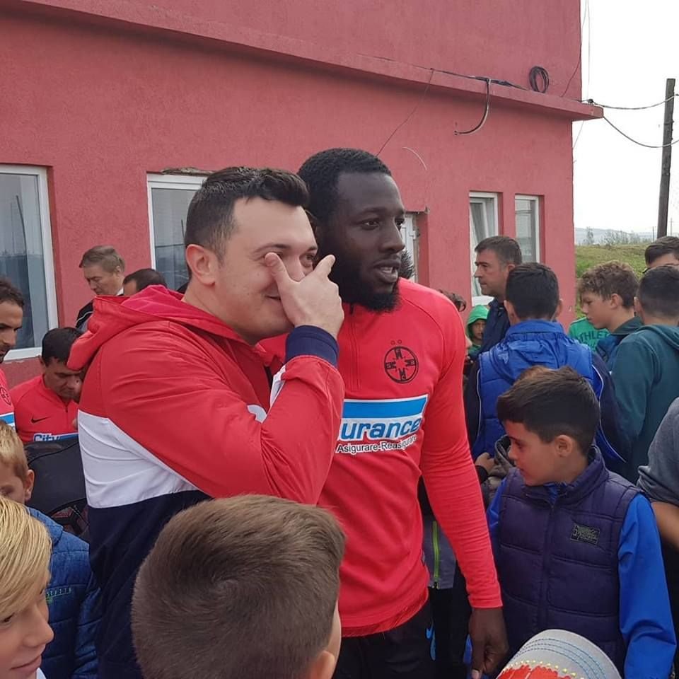 HERMANNSTADT - FCSB | ASEDIU in vestiarul echipei lui Dica! Ros-albastrii au fost asaltati de fani inainte de meci_5