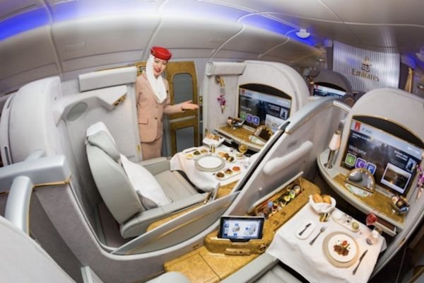 Cadou de 440 de milioane pentru Neymar si Mbappe! Seicul lui PSG le-a pus la dispozitie un avion starurilor sale si le-a montat PS-uri si televizoare cu 2.500 de canale TV. FOTO_3