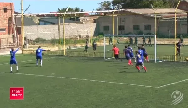 A fost sau n-a fost? Ce s-a intamplat dupa ce o minge a ricosat din arbitru si a intrat in poarta la penalty! VIDEO