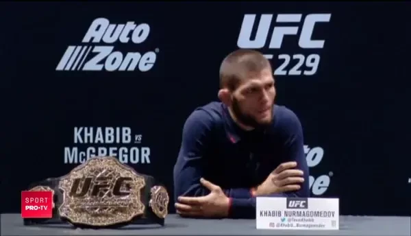 Scene INCREDIBILE dupa promovarea Stelei in liga a 3-a! Ca la derby-urile din alte vremuri: ultrasii au luat cupele si au aprins torte si fumigene! Show TOTAL_17