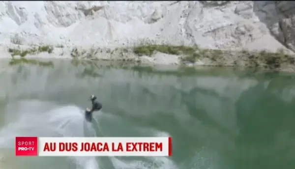 Scene INCREDIBILE dupa promovarea Stelei in liga a 3-a! Ca la derby-urile din alte vremuri: ultrasii au luat cupele si au aprins torte si fumigene! Show TOTAL_2