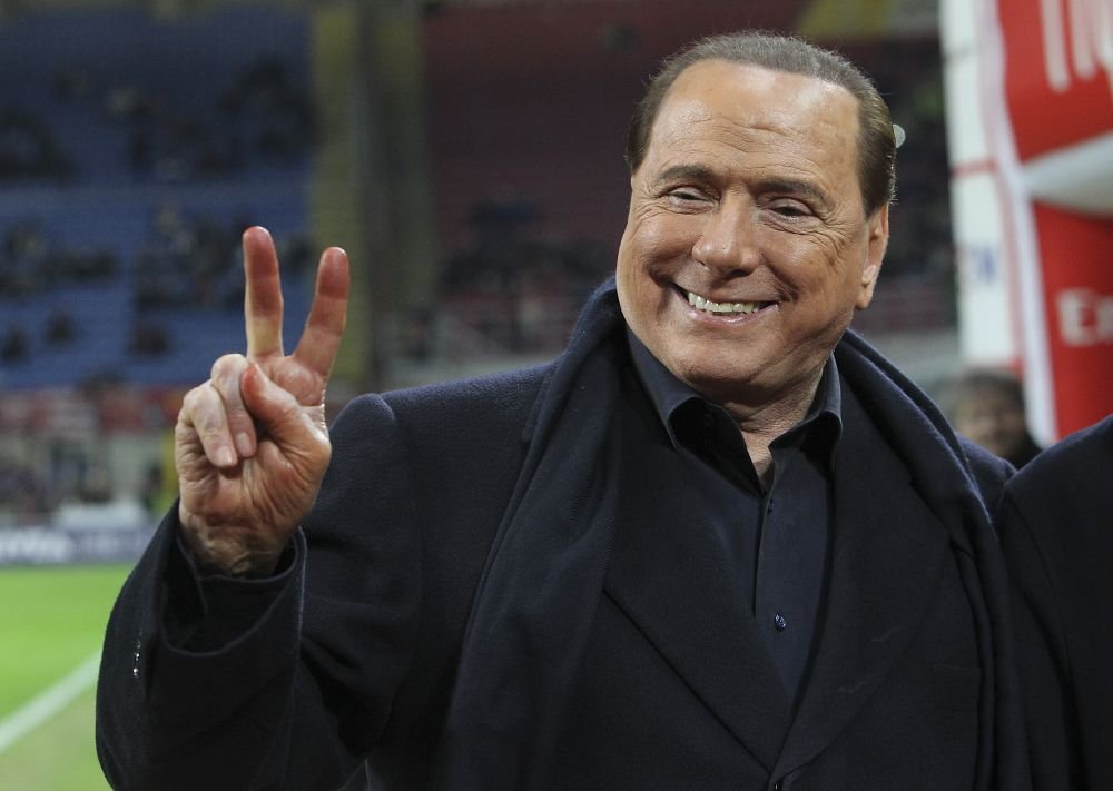 Nici macar Ronaldo nu s-ar potrivi 100%! Berlusconi le da interzis lui Messi, Neymar si Pogba la noua lui echipa :) Ce regula a pus la transferuri