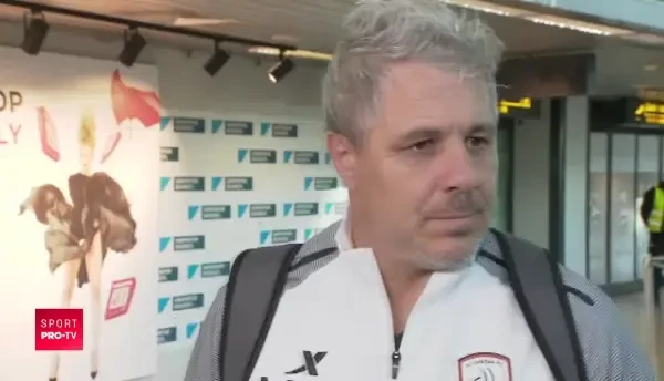 Scene INCREDIBILE dupa promovarea Stelei in liga a 3-a! Ca la derby-urile din alte vremuri: ultrasii au luat cupele si au aprins torte si fumigene! Show TOTAL_15