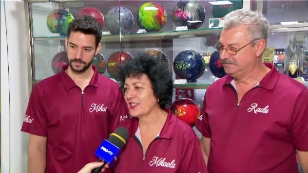 Bowling-ul, ca o religie! O familie din Romania vrea sa dea lovitura la Europeanul din Bucuresti! Competitia e duminica, la ProX