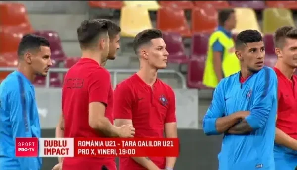 Metoda originala a unui fotbalist de a SCAPA de atacurile adversarilor. Se unge cu ULEI de bebelus in timpul meciurilor!