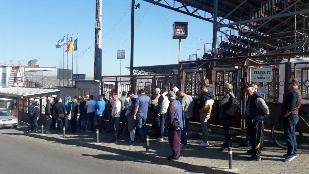 ROMANIA - TARA GALILOR LIVE | HAOS la portile stadionului! Sute de fani au ramas in afara stadionului cu putin inaintea meciului! FOTO_3
