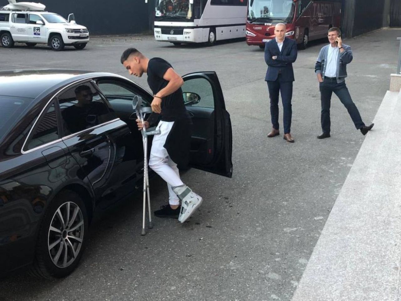 ROMANIA - TARA GALILOR LIVE | HAOS la portile stadionului! Sute de fani au ramas in afara stadionului cu putin inaintea meciului! FOTO_5