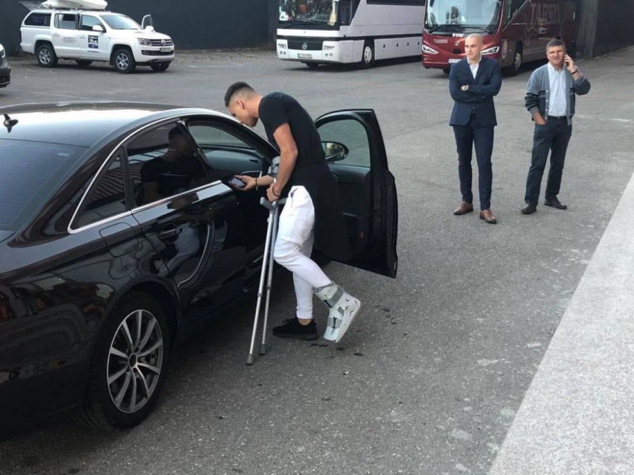 ROMANIA - TARA GALILOR LIVE | HAOS la portile stadionului! Sute de fani au ramas in afara stadionului cu putin inaintea meciului! FOTO_7