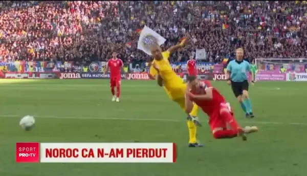 S-a grabit sa ajunga in Centrul Vechi? :) Tamas, poza la bere cu baietii dupa eliminarea din partida cu Serbia. FOTO