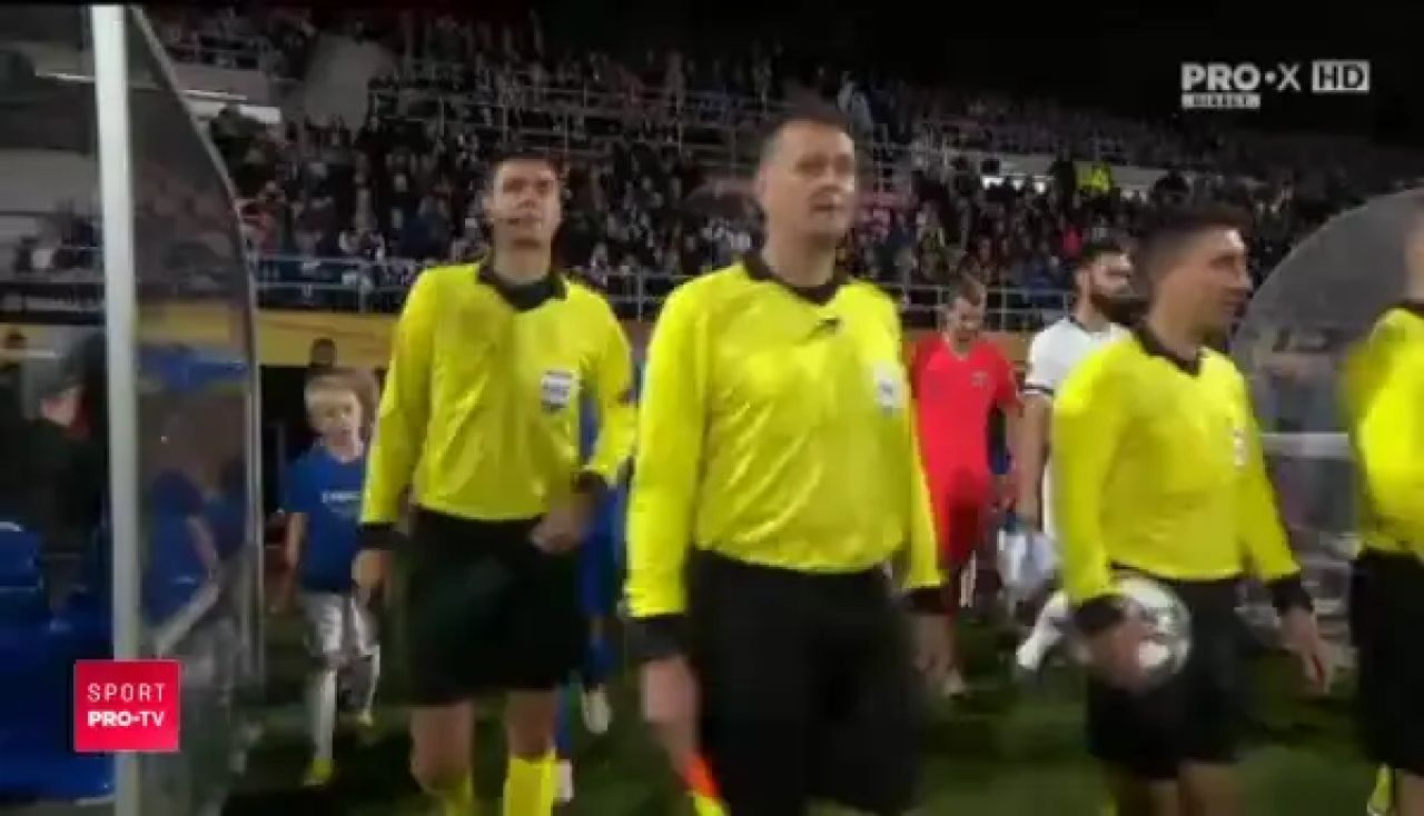 Emotii URIASE pentru Papp: un adversar a intrat sa-l RUPA! Craiova, victorie clara cu Swarovski Tirol: Koljic si Cicaldau au marcat_13