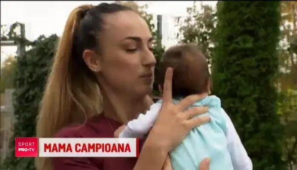 De cinci ori cea mai fit femeie din lume, Anca Bucur a nascut! E incredibil cum arata la doar o luna distanta: La anul vreau sa concurez din nou