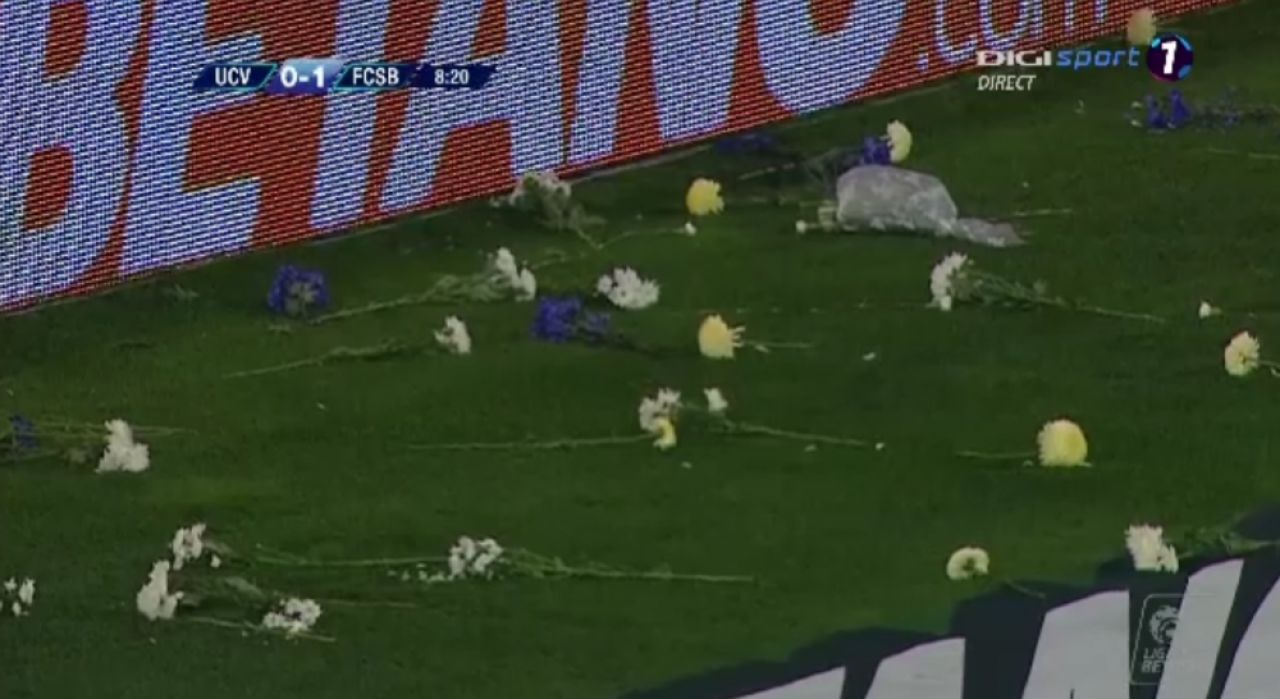 FOTO | FCSB a deschis scorul in minutul 8 la Craiova, cand partida trebuia intrerupta in memoria lui Ilie Balaci. Reactia incredibila a oamenilor din tribune_4