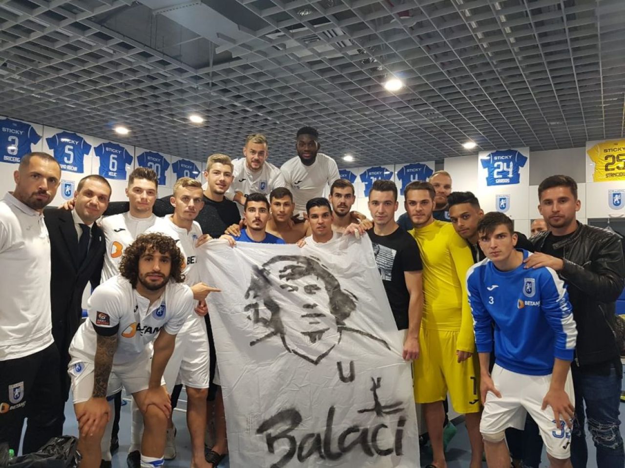 CRAIOVA - FCSB 2-1 | Cum s-au fotografiat jucatorii Craiovei in vestiar, dupa revenirea fantastica