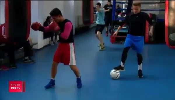 SPECIAL | Speranta Romaniei la box s-a apucat de acest sport in urma cu doar 4 ani. A dat ghetele de fotbal pe manusile de box: Aici, totul tine de tine