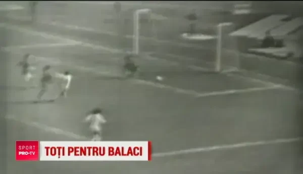 SELFIE in dormitor, complet dezbracati. Fotbalistul care a serbat in cel mai SEXY mod cu putinta un DECENIU de relatie. 