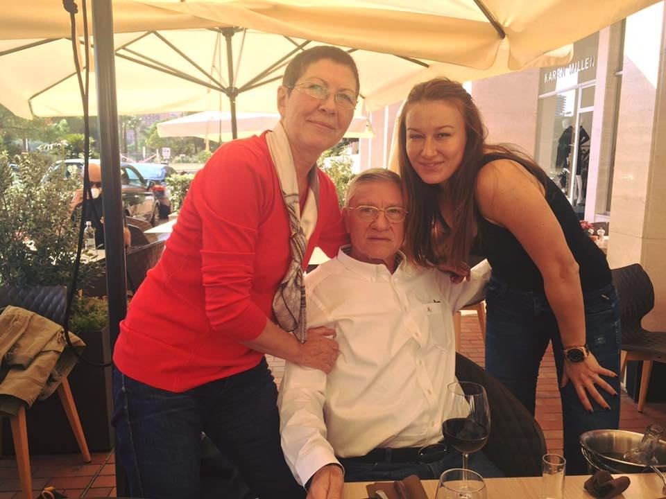 Cum arata acum fiica lui Mircea Sandu! Raluca are patru copii, e maritata cu un milionar si si-a deschis restaurant la Monte Carlo. FOTO_2