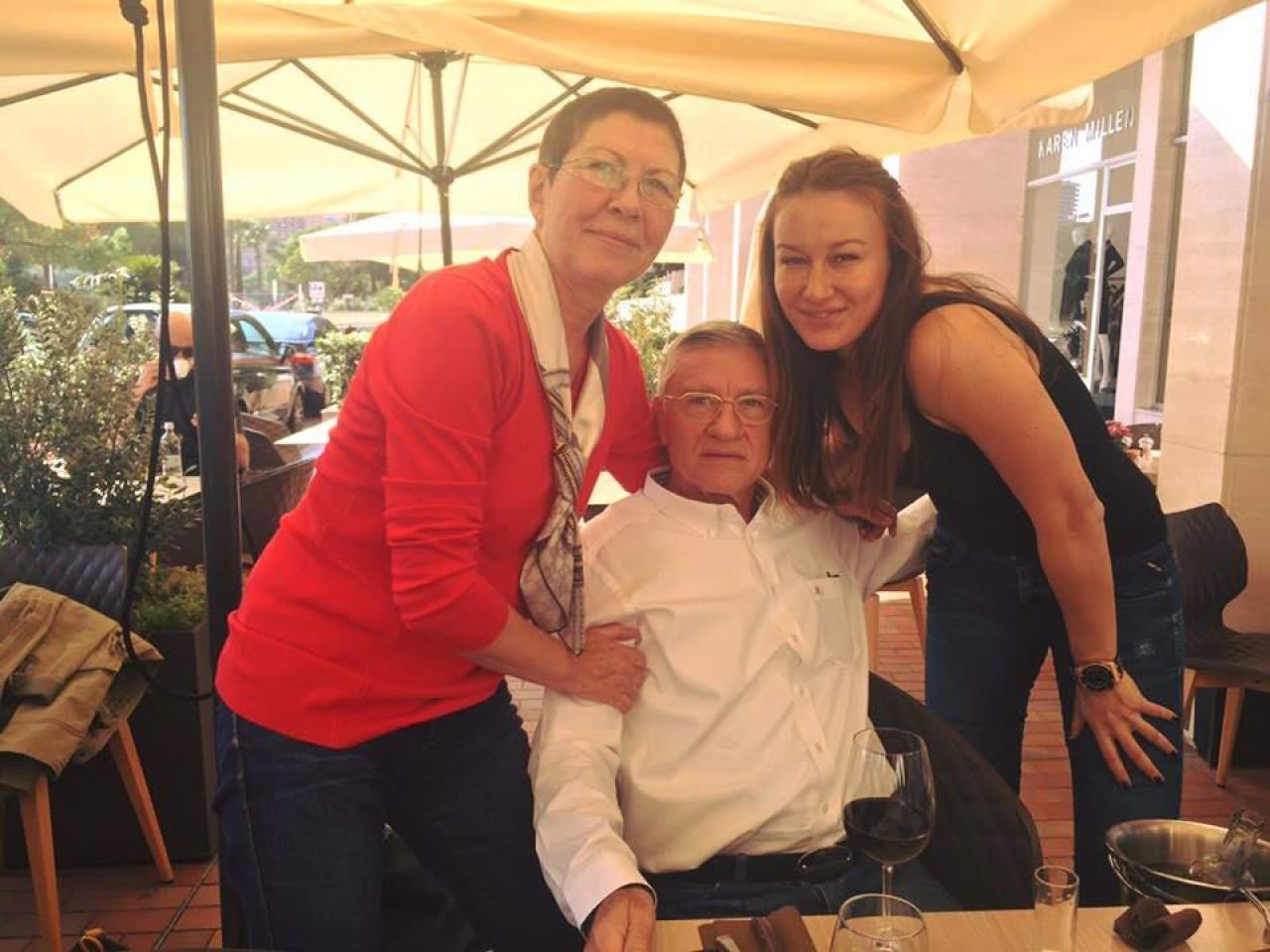 Cum arata acum fiica lui Mircea Sandu! Raluca are patru copii, e maritata cu un milionar si si-a deschis restaurant la Monte Carlo. FOTO_2